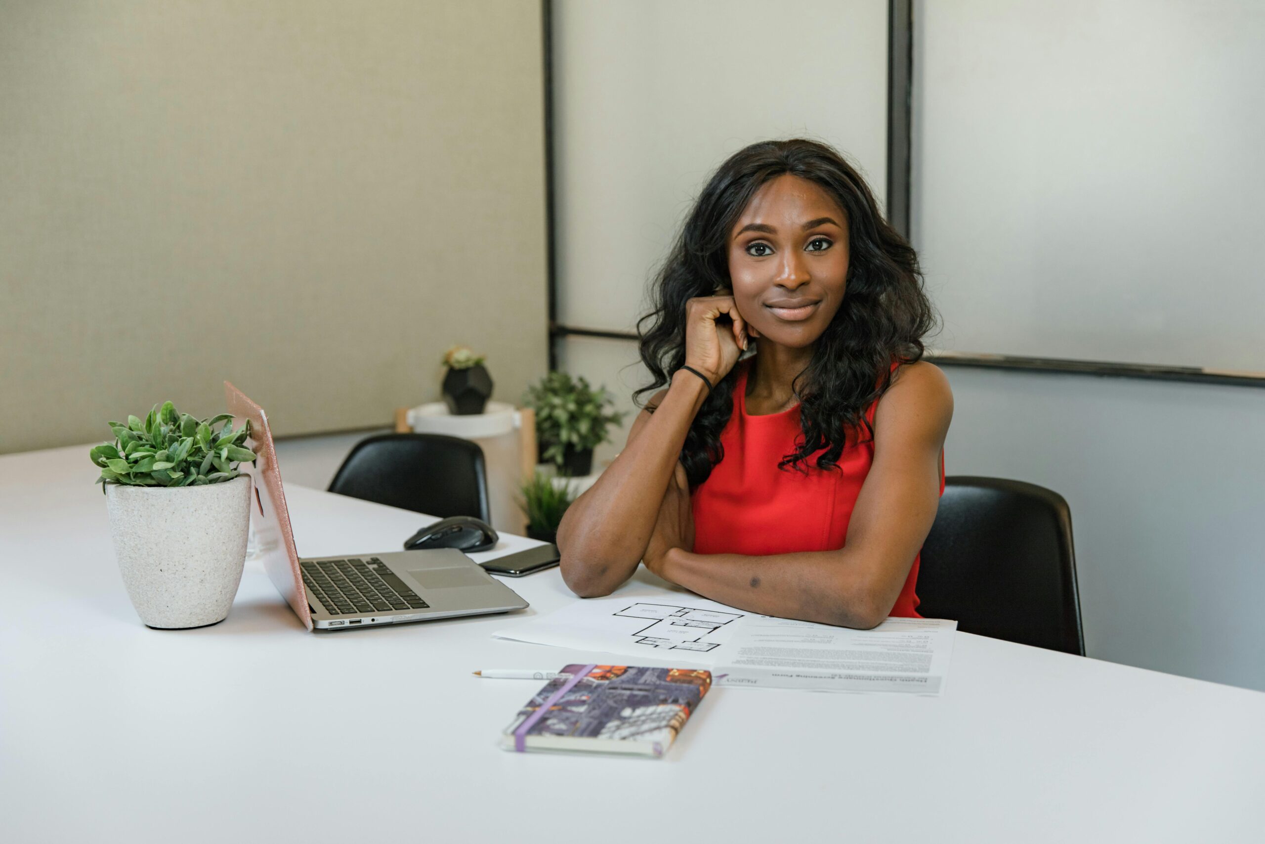 Kostenloses Stock Foto zu afroamerikaner, arbeit, büro